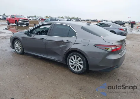 2023 Toyota Camry Le z USA, uszkodzony, nr VIN 4T1C11AK6PU124580